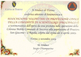 表彰状、サイエントロジーの民間防衛と救済活動に対して、2009年4月6日に地震に見舞わたサンジャコモ市とラクイラ市を代表して、地域社会市民保護協会、トリノ市長。