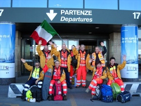 ハイチに向けて出発するイタリア災害対策チーム