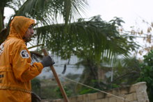 2010年４月中旬、短い雨季の間に清掃活動を行う。